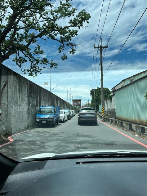 車道旁邊的房子|【車道旁邊的房子】車道旁房子吵嗎？專家曝超雷選擇：住到後悔。